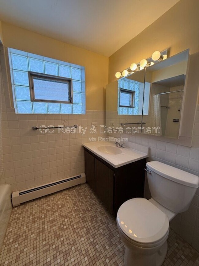 Building Photo - 386 Alles St