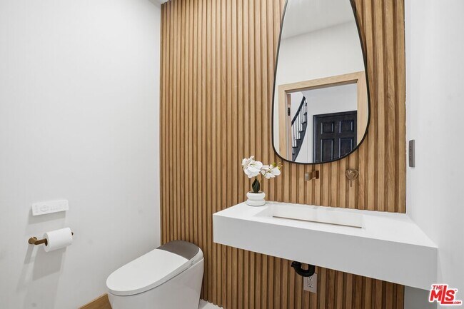 Building Photo - 1036 El Medio Ave