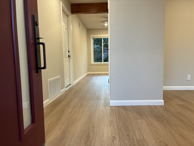 Building Photo - 405 Solano Dr