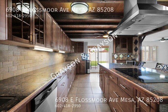 Building Photo - Stunning Two-Bedroom Home Ready for Immediate Move-In!