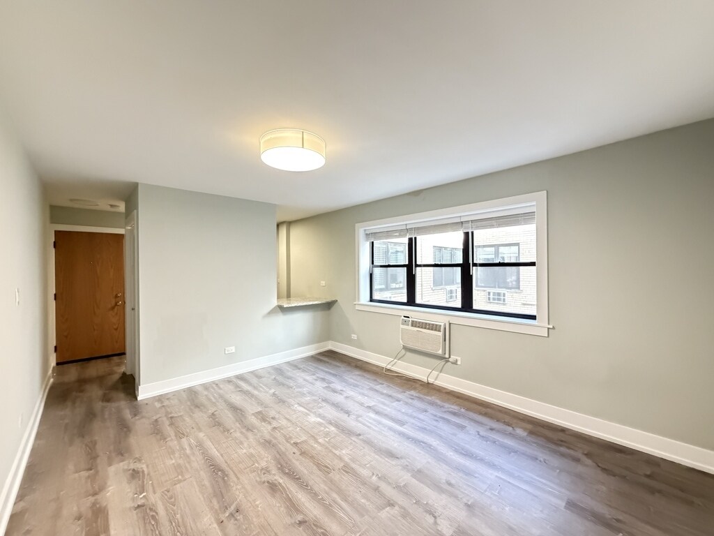 Building Photo - 430 W Barry Ave