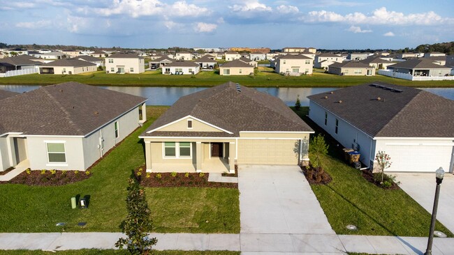Building Photo - 4 Bedroom/2 Bath Home with WaterView in St...