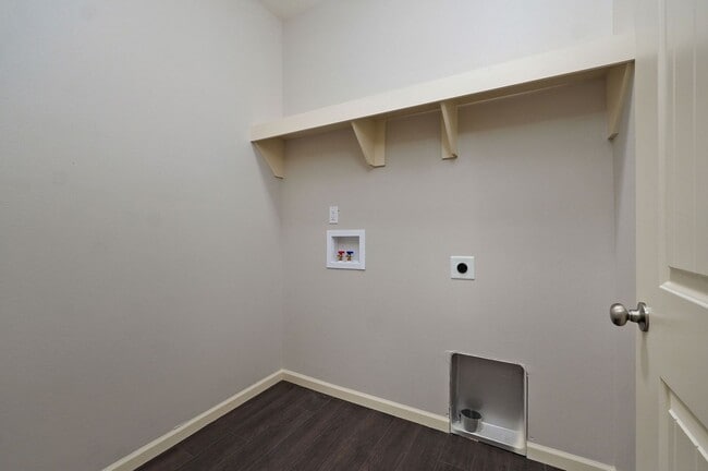 Building Photo - 509 E Madison St