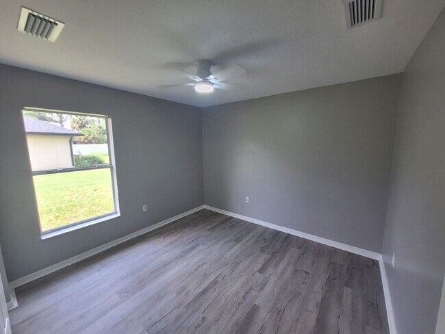 Building Photo - 3/2 Annual Rental Near Atwater Elementary School