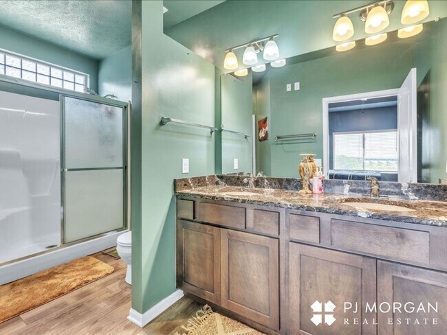 Building Photo - Beautiful 4 Bedroom, 3 Bathroom Home - Ren...