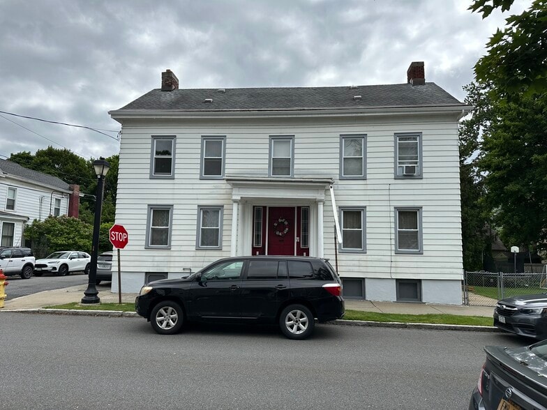 Front of House - 43 1st St