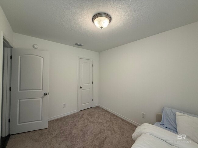 Building Photo - 6877 Park Dr
