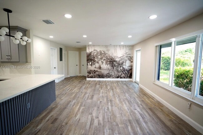 Building Photo - 2573 Conroy Dr