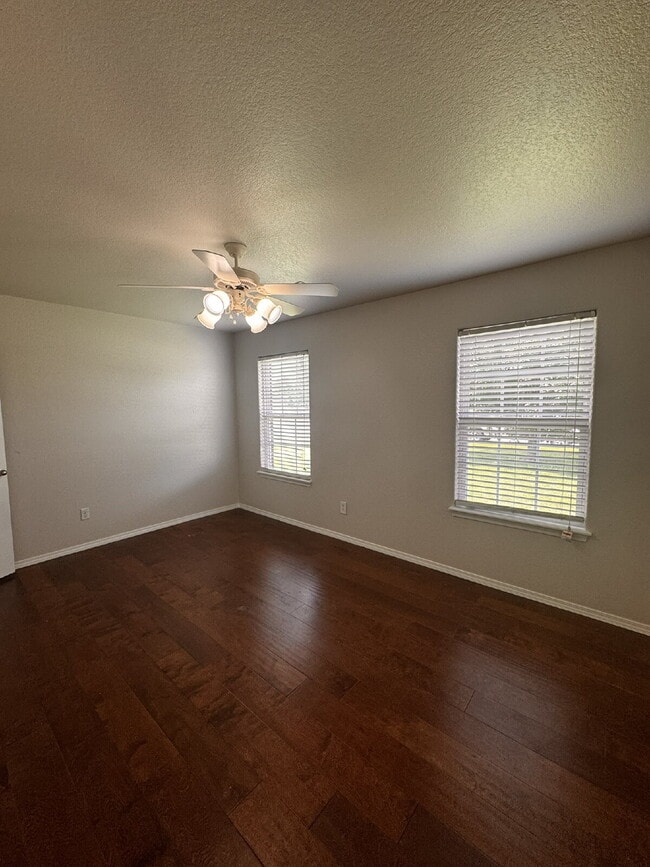 Building Photo - 11723 E Creek Ln