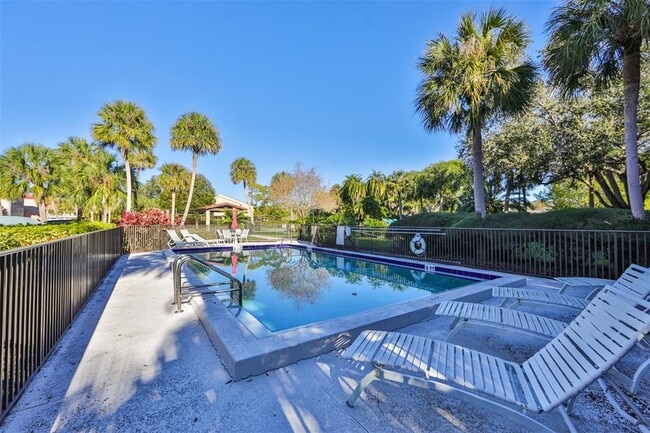 Building Photo - 7037 Sunset Dr S