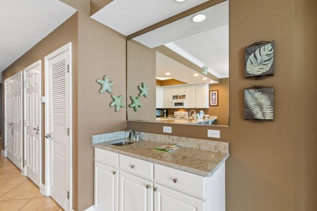 Building Photo - 365 E Beach Blvd