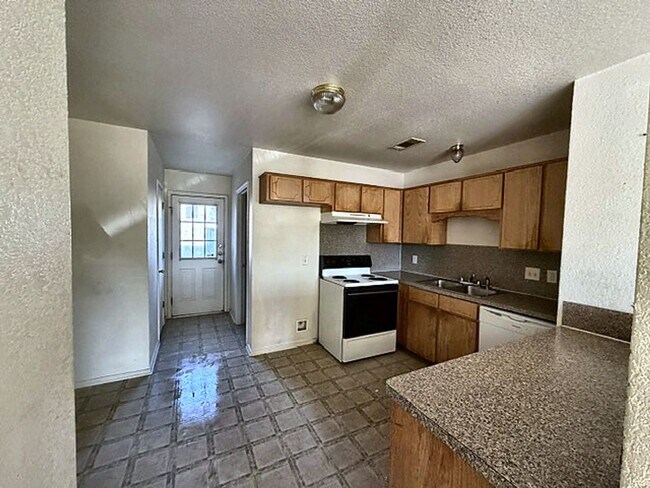 Building Photo - 4302 Mattie Dr