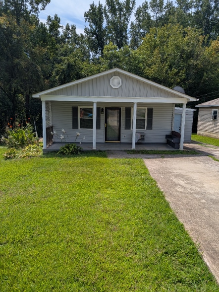 Primary Photo - 120 E Maine Ave