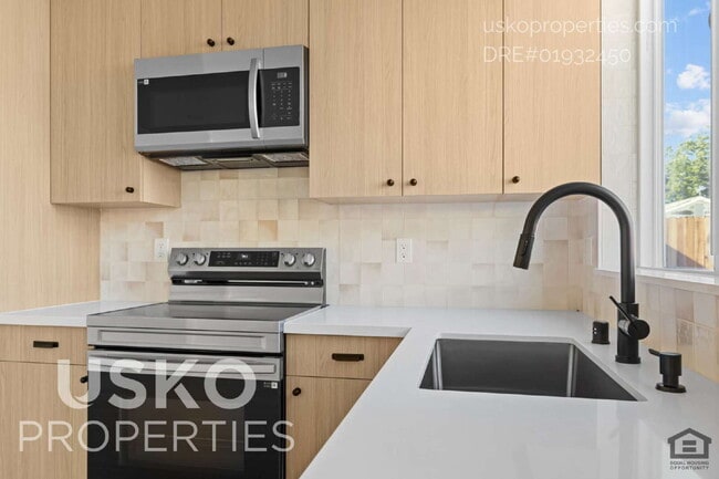 Building Photo - "Spacious 3-Bed, 2-Bath in Prime Sacramento Location - 1150 Sq Ft of Comfortable Living!"