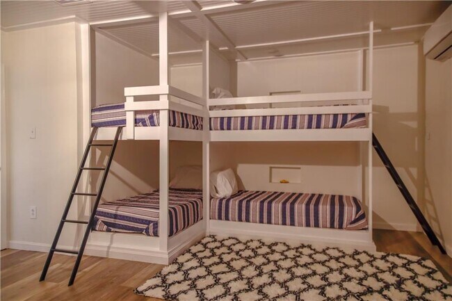 Building Photo - 46 W Shore Dr