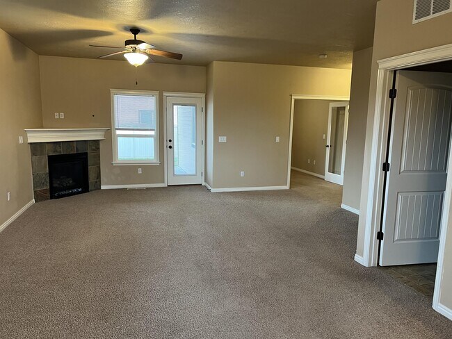 Building Photo - 1307 W Sanetta St