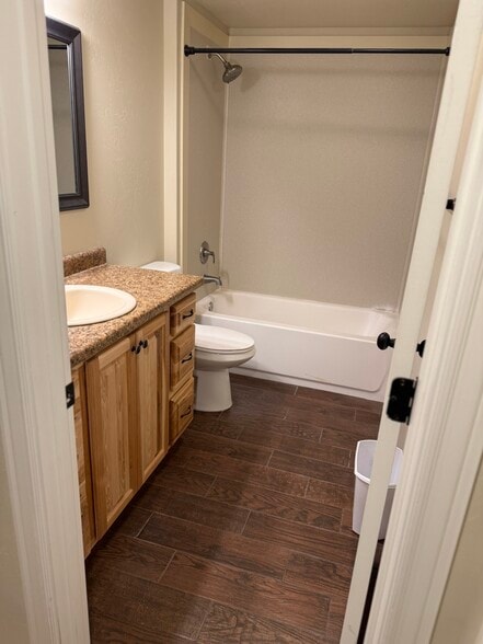 Building Photo - 1213 E St Josephs St