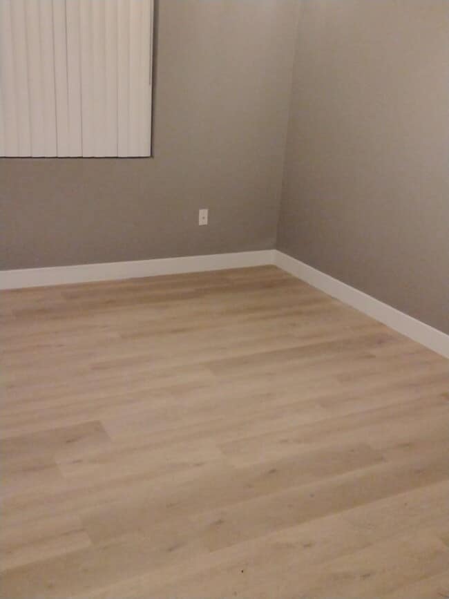 Building Photo - $1,250 For Lease-1 Bedroom-1 Bath Apt in Triplex With Private Yard-Washer & Dryer in Phoenix 85008 !