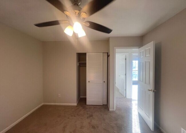 Building Photo - Brick one level home, Live Oak Tree, 3-4 bedrooms, fenced yard, deck.