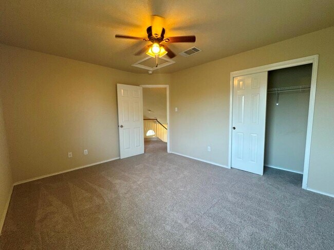 Building Photo - 1005 Gentry Dr