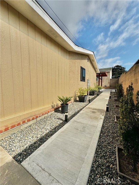 Building Photo - 26428 Leesdale Ave