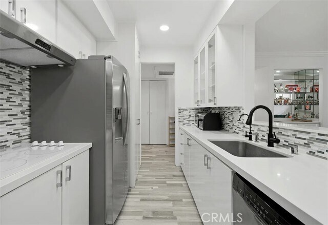 Building Photo - 1277 S Beverly Glen Blvd