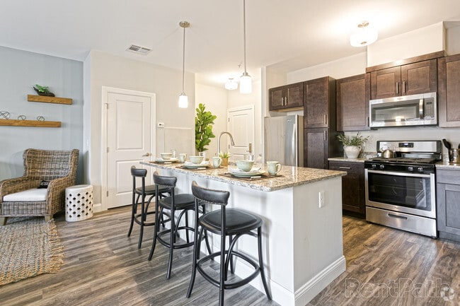 866 sq ft 1 BR kitchen