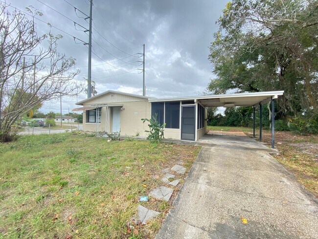 Building Photo - 601 Encino Way