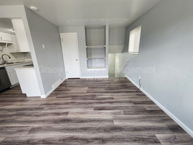 Building Photo - 774 W Cleveland Cir