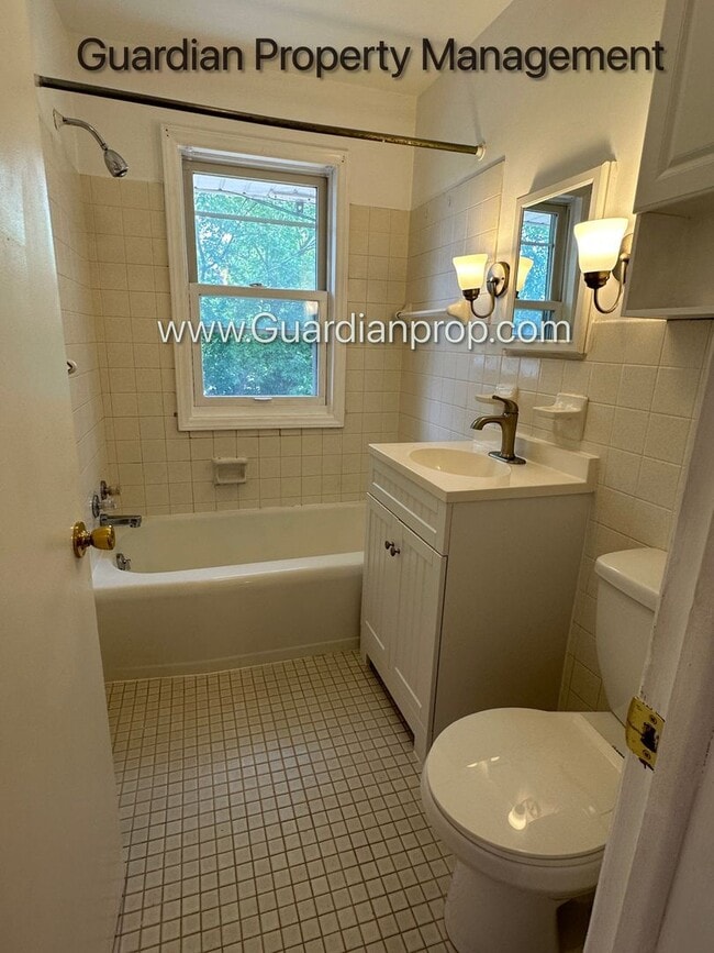 Building Photo - Crosstown Side By Side, Washer/Dryer In Unit, 1 Garage Space, Hardwood Floors, Dishwasher