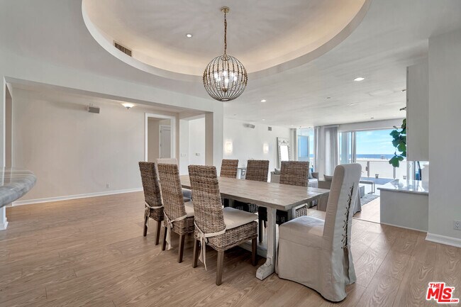 Building Photo - 1351 Palisades Beach Rd