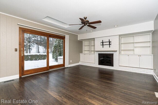 Building Photo - 732 Rutgers Rd