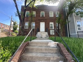 Building Photo - 1025 17th St NE