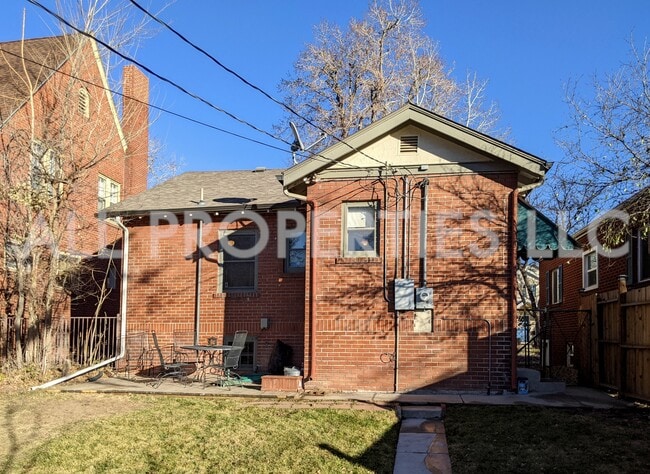 Building Photo - 557 S Race St
