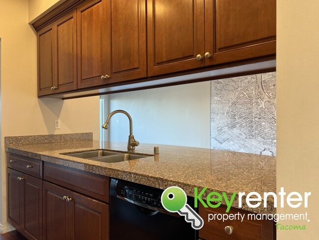 Building Photo - Luxury View Home in Gas Lamp Terrace, near...