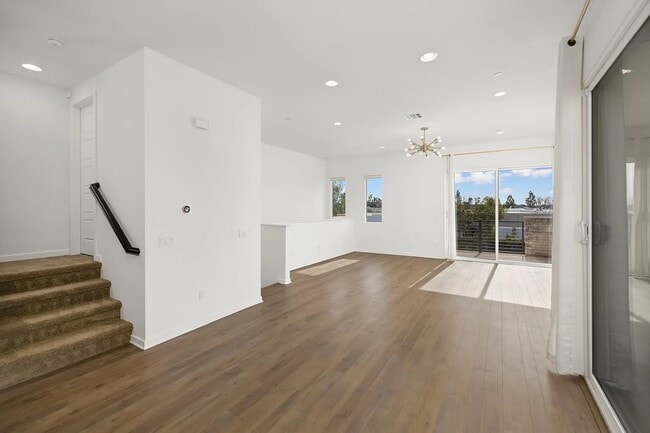 Building Photo - 370 Broadway Dr