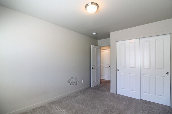 Building Photo - 3 Bedroom, 2 Bath Townhome in Kennewick