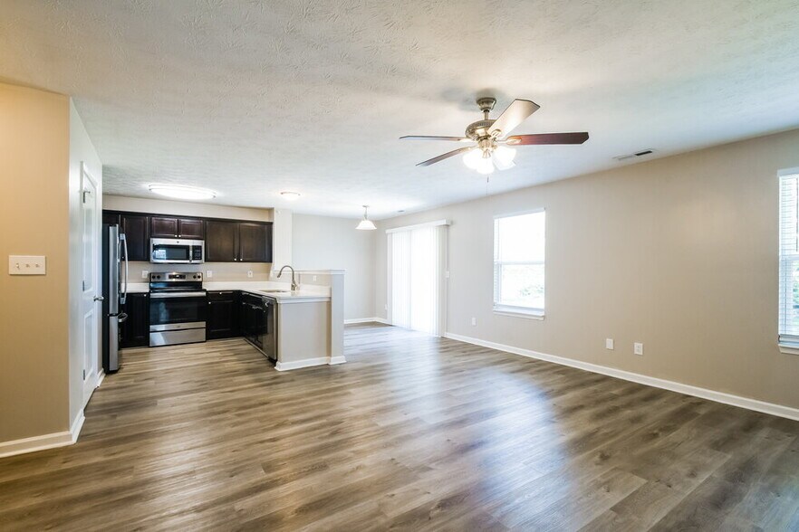 Building Photo - 15298 Royal Grove Dr