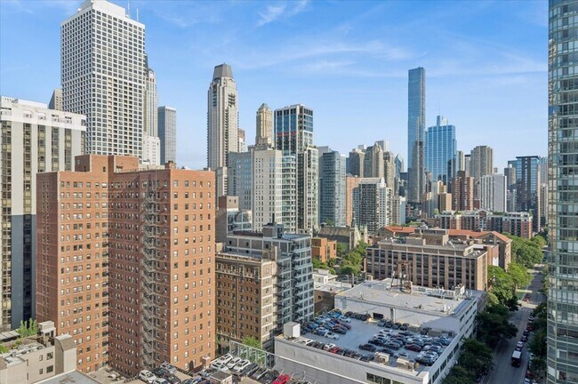 Building Photo - 1122 N Clark St