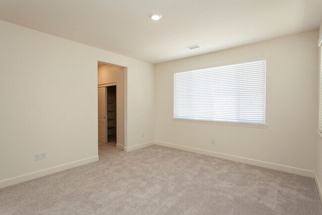 Building Photo - 6049 Red Sun Dr