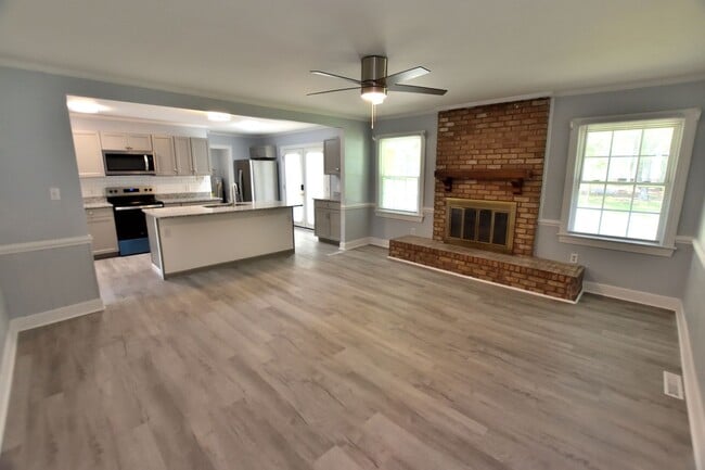 Building Photo - 1640 Bridgedale Dr