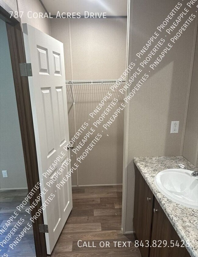 Building Photo - 787 Coral Acres Dr