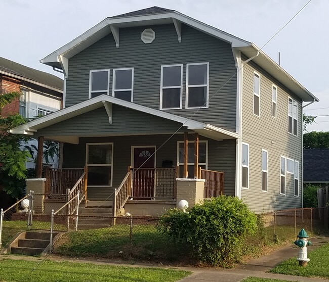 Primary Photo - 1702 N Jefferson Dr