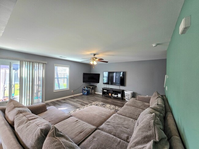 Building Photo - 1718 Smalls Dr