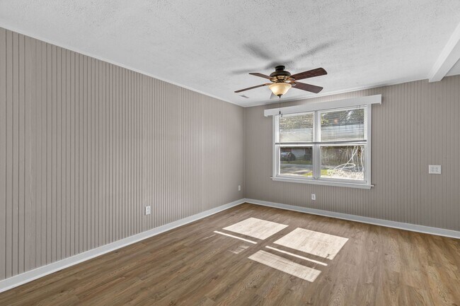 Building Photo - Seller Financing Available!