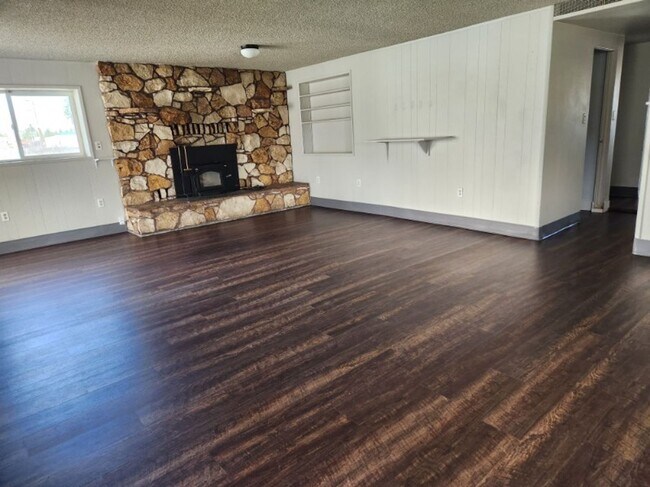 Building Photo - 6344 Eastside Hwy