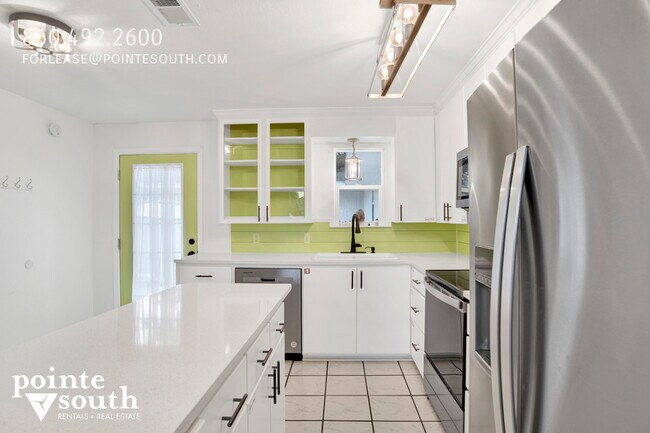 Building Photo - 208 E 22nd Ave