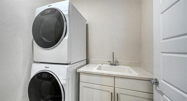 Building Photo - 512 Laurel Pk Dr