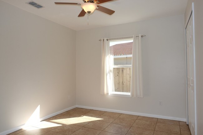 Building Photo - 96679 Commodore Point Dr