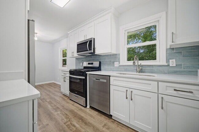 Building Photo - Recently Remodeled, Beautiful 3 Bedroom Home in Norfolk